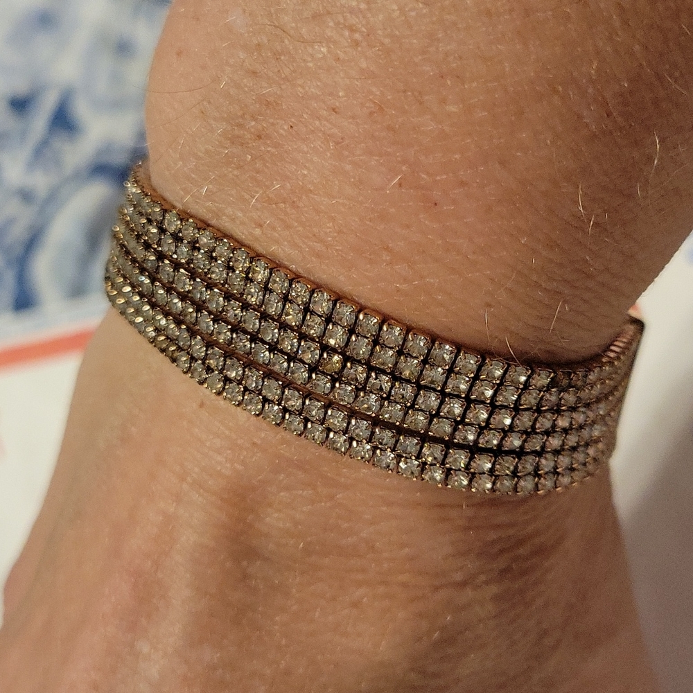 Rhinestone bracelet rose gold tone